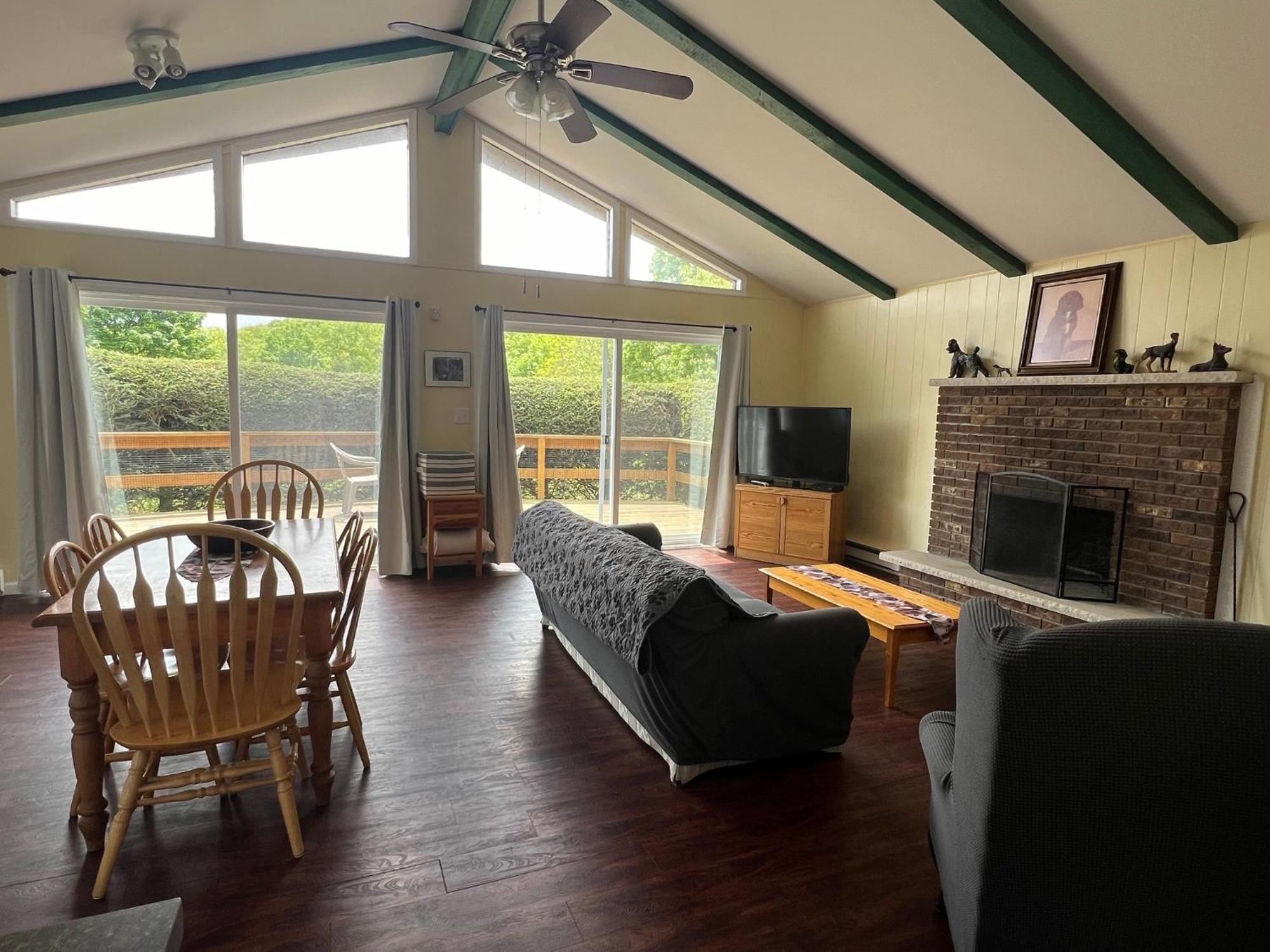 Fenced Yard Chalets From Good Dog Vacations At Big Valley Resort Sciota ภายนอก รูปภาพ